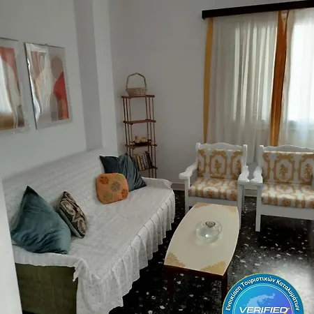 Oma's Haus- το σπίτι της γιαγιάς Agioi Theodoroi (Corinthia)