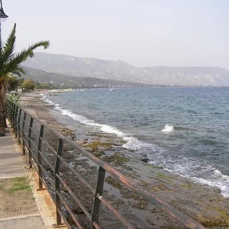 Oma's Haus- το σπίτι της γιαγιάς * Agioi Theodoroi (Corinthia)