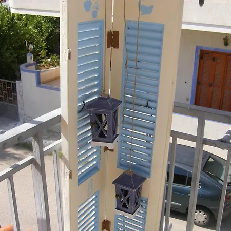 Oma's Haus- το σπίτι της γιαγιάς * Agioi Theodoroi (Corinthia)