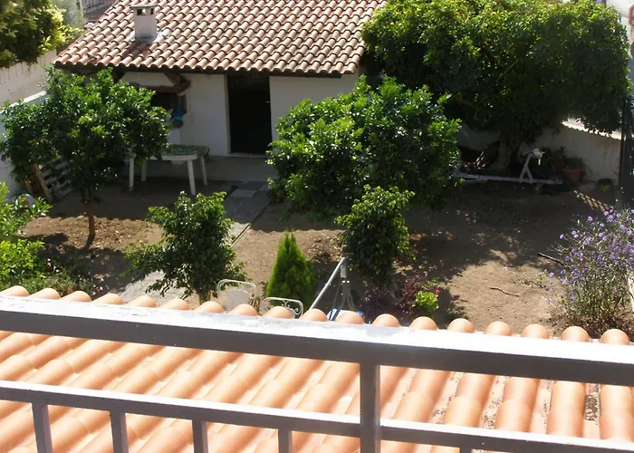 Oma's Haus- το σπίτι της γιαγιάς Apartamento Agioi Theodoroi (Corinthia)